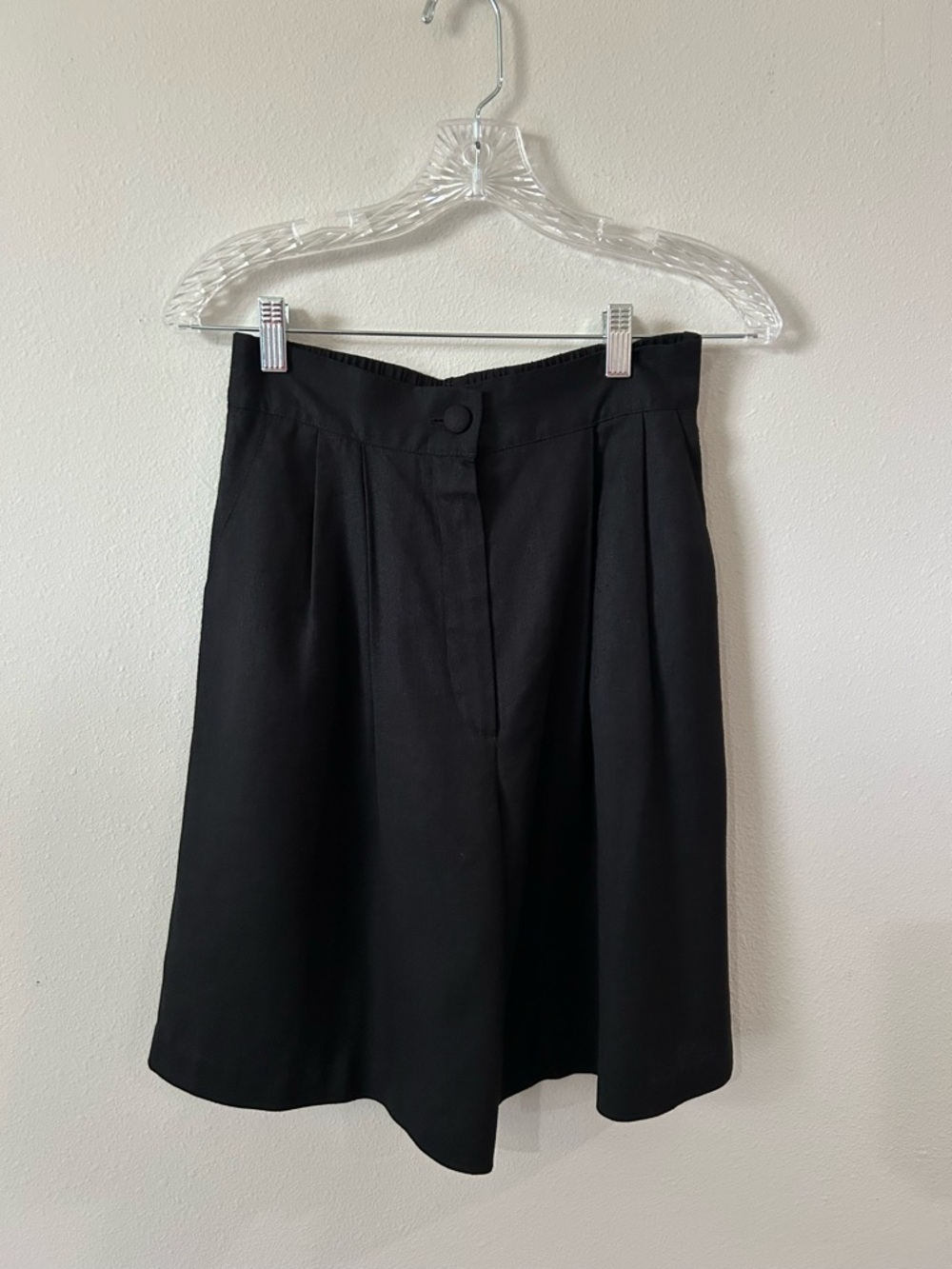 High-Waist Black Women's Shorts with Front Pleat